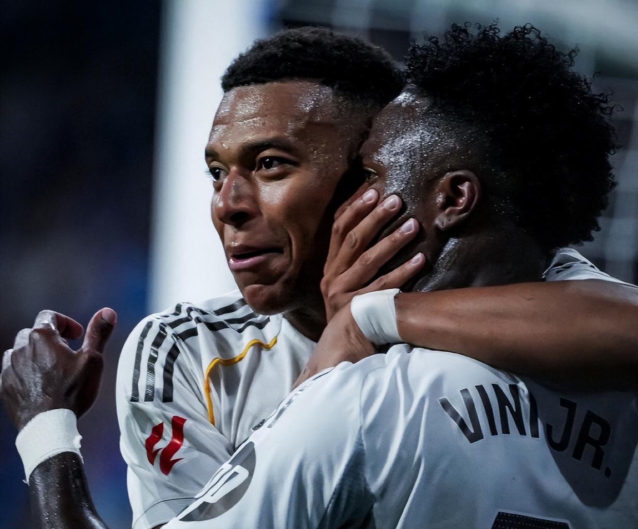 包含欧冠国际比赛日走向成谜,埃因霍温状态回暖,悬念犹存,团队化学反应显著的词条 包含欧冠国际比赛日走向成谜,埃因霍温状态回暖,悬念犹存,团队化学反应显著的词条